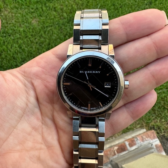 Burberry sapphire Crystal watch - Picture 2 of 3